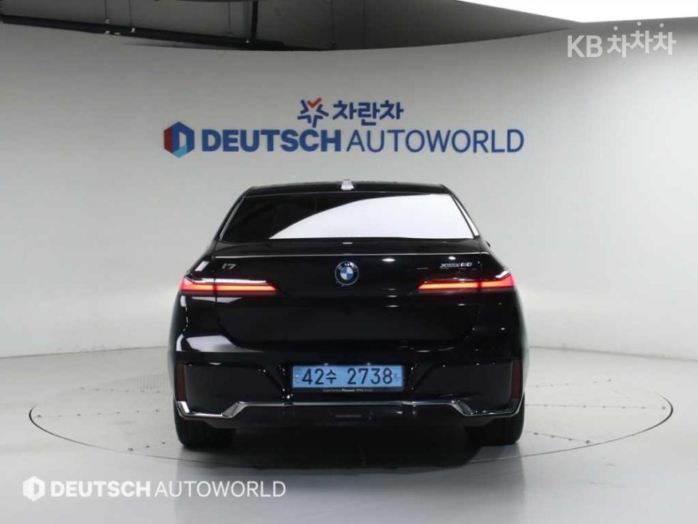 BMW i7 — miniaturë 4