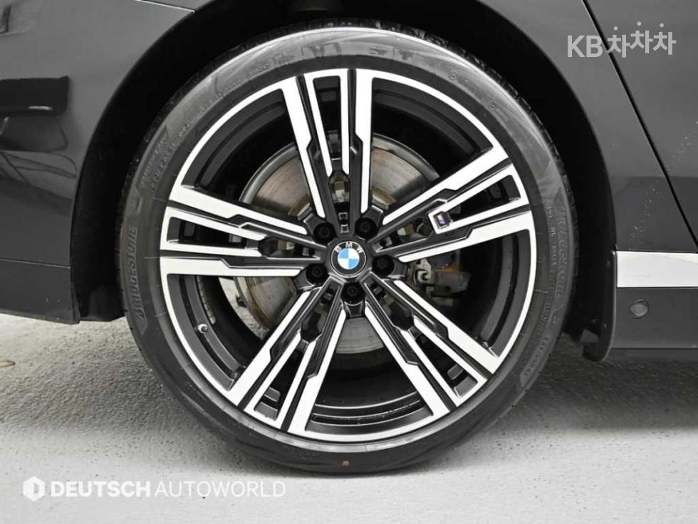 BMW i7 — miniaturë 5