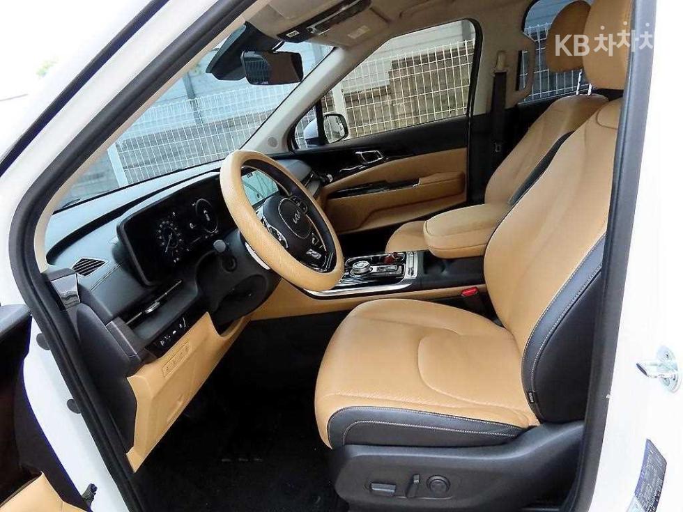 2023 - kia carnival