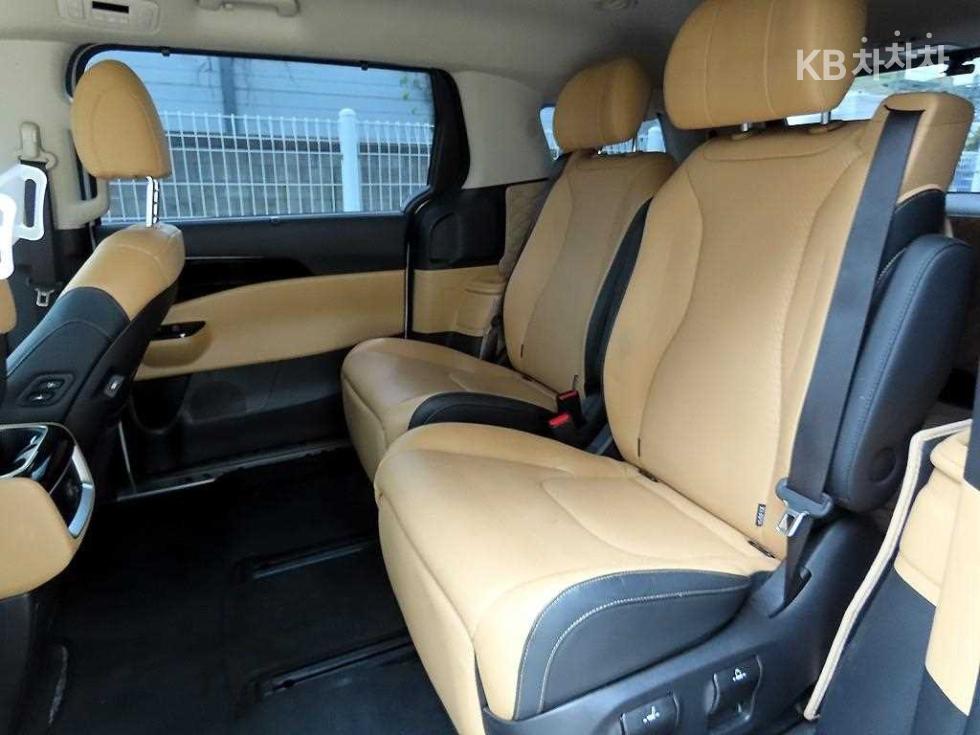2023 - kia carnival