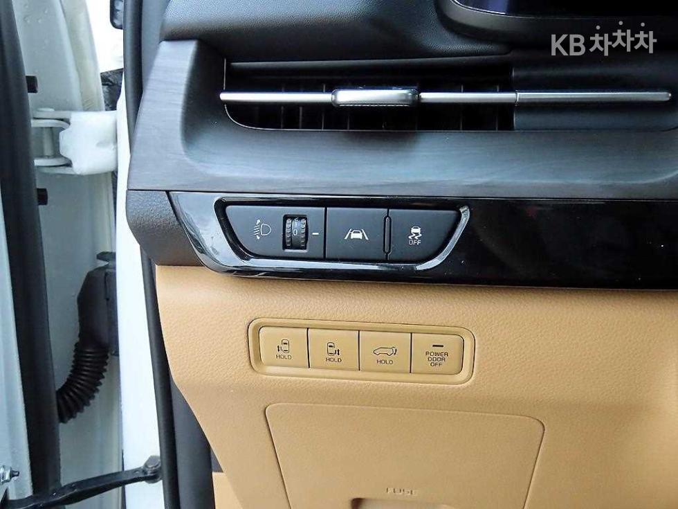 2023 - kia carnival