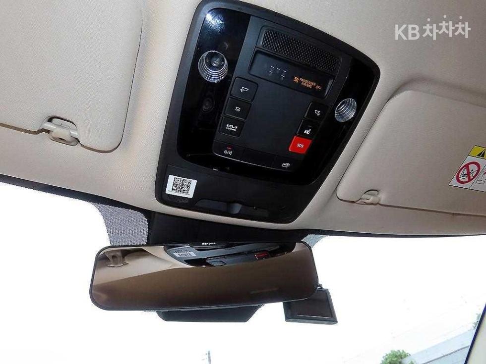 2023 - kia carnival