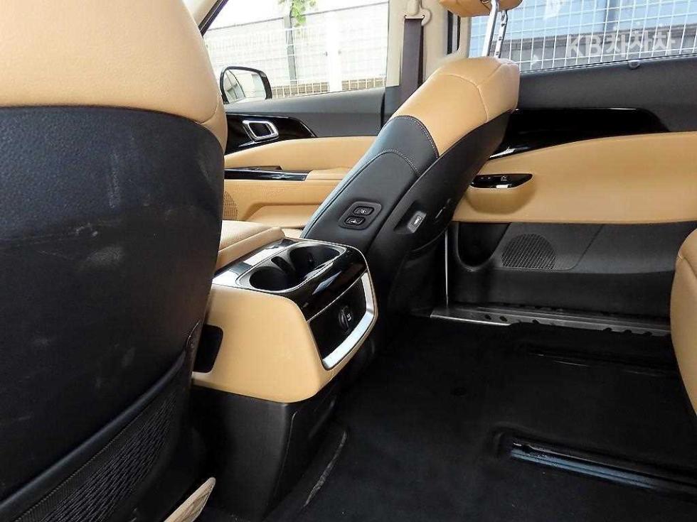 2023 - kia carnival