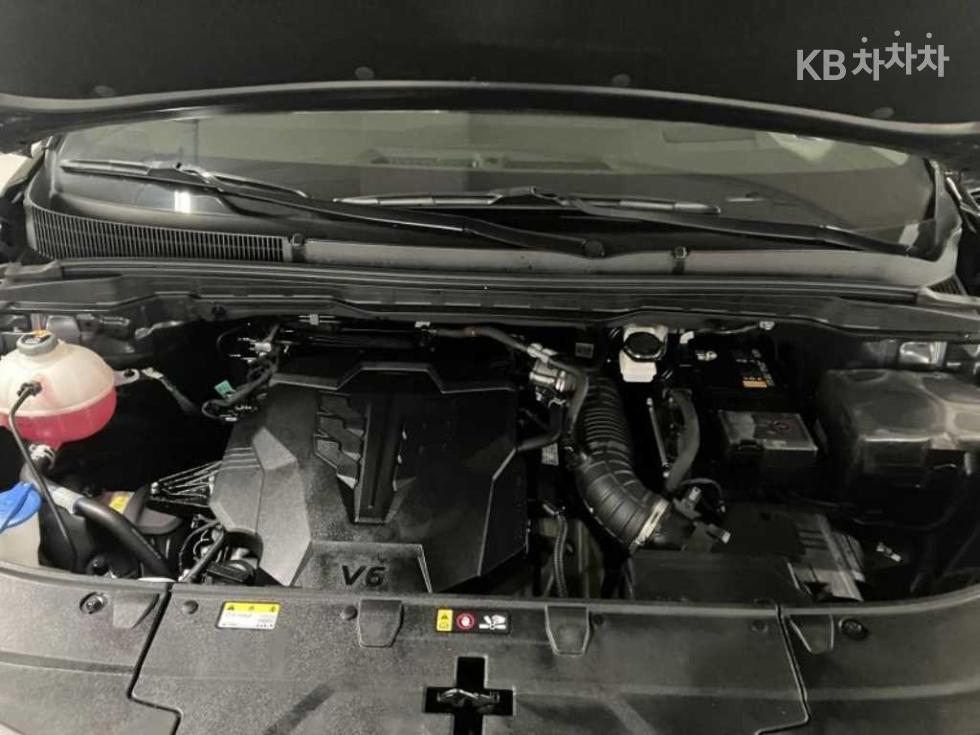 2024 Kia 4 photo