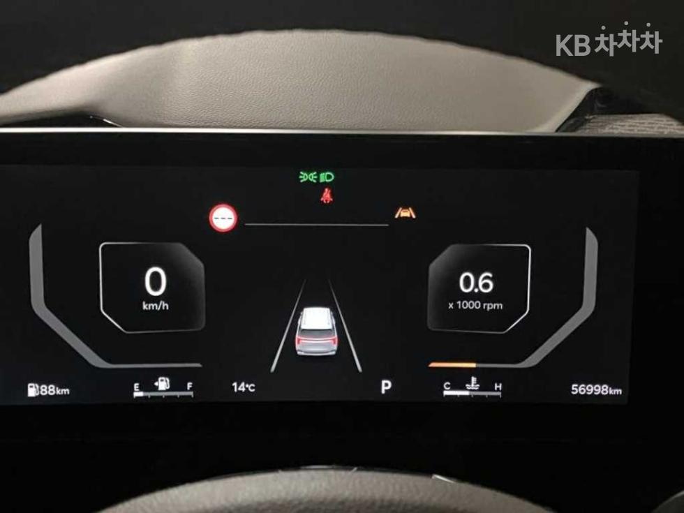 2024 Kia 4 photo