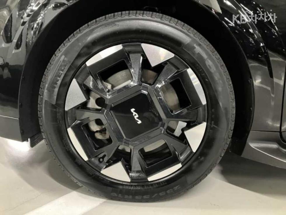 2024 Kia 4 photo