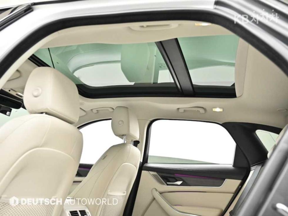2021 - jaguar f-pace