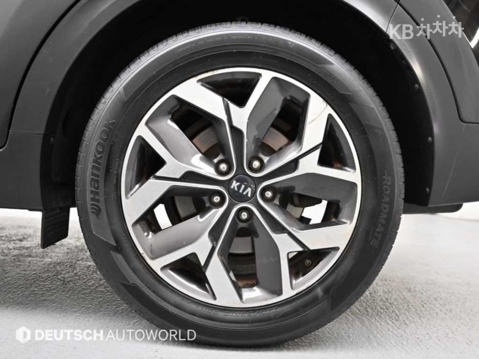 2022 - kia sportage