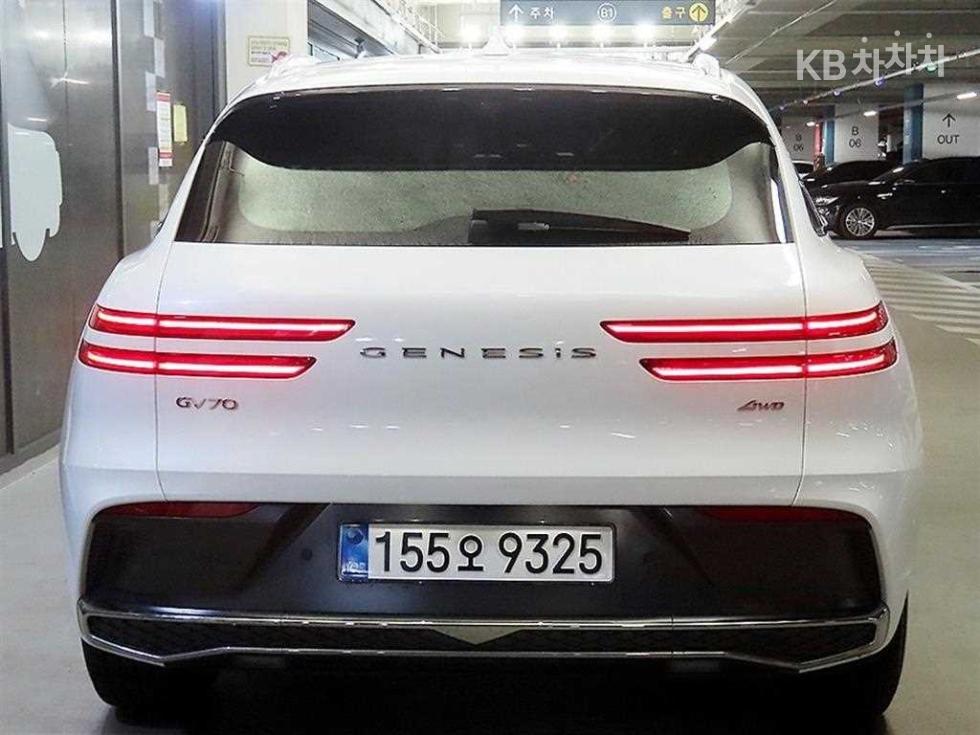 2025 Genesis GV70 photo