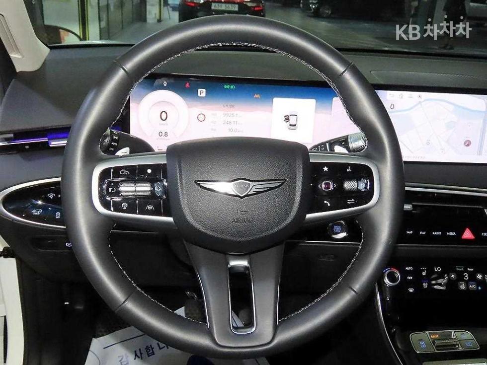 2025 Genesis GV70 photo