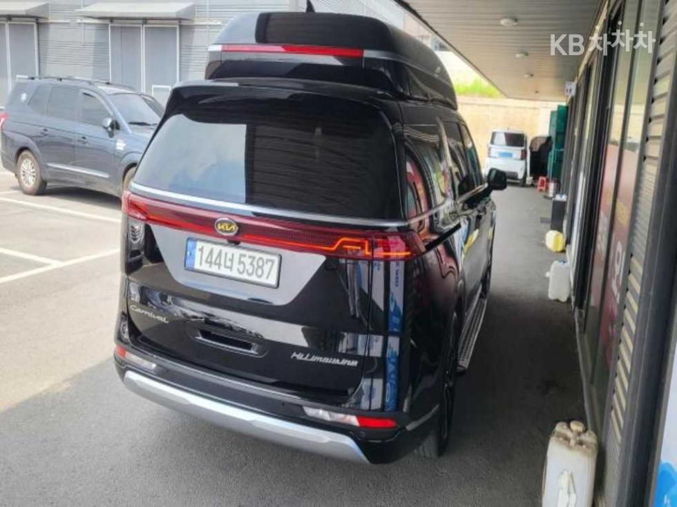2021 - kia carnival