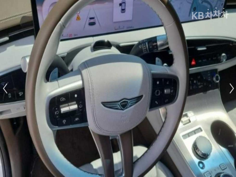 2024 Genesis GV70 photo