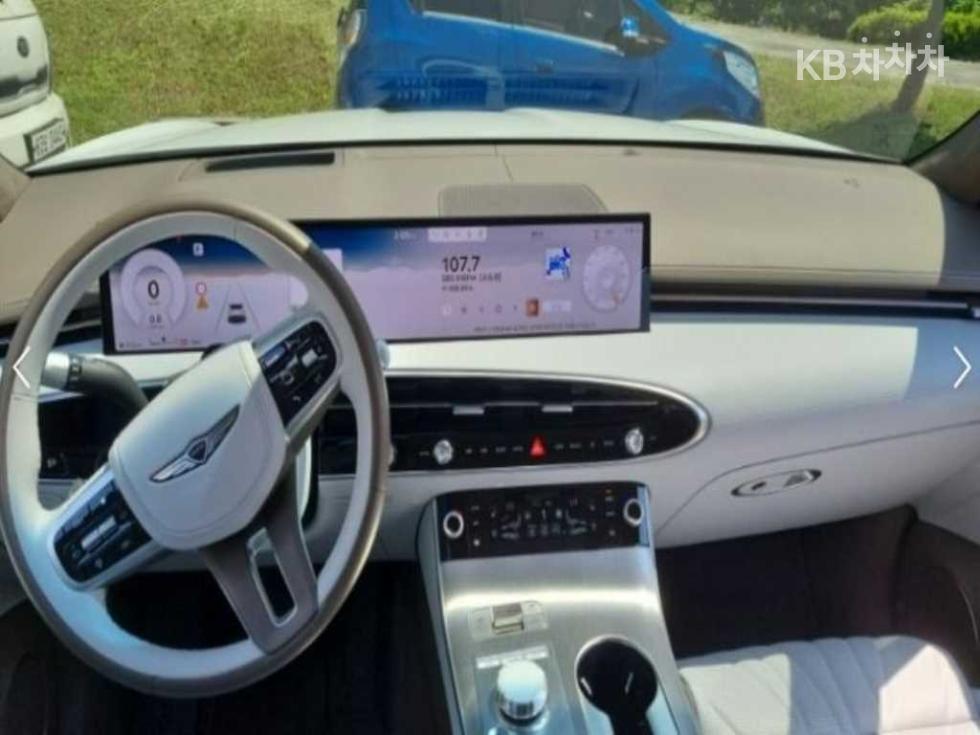 2024 Genesis GV70 photo