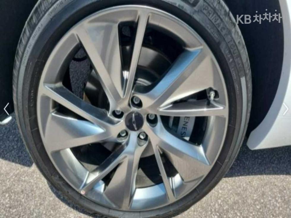 2024 Genesis GV70 photo