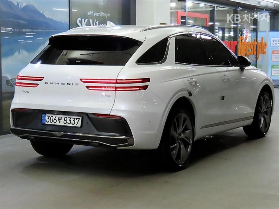 2024 Genesis GV70 photo