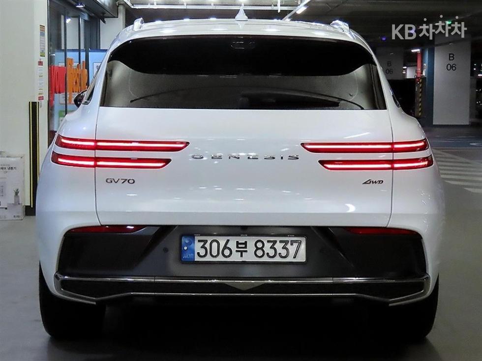 2024 Genesis GV70 photo