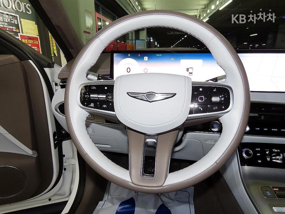 2024 Genesis GV70 photo