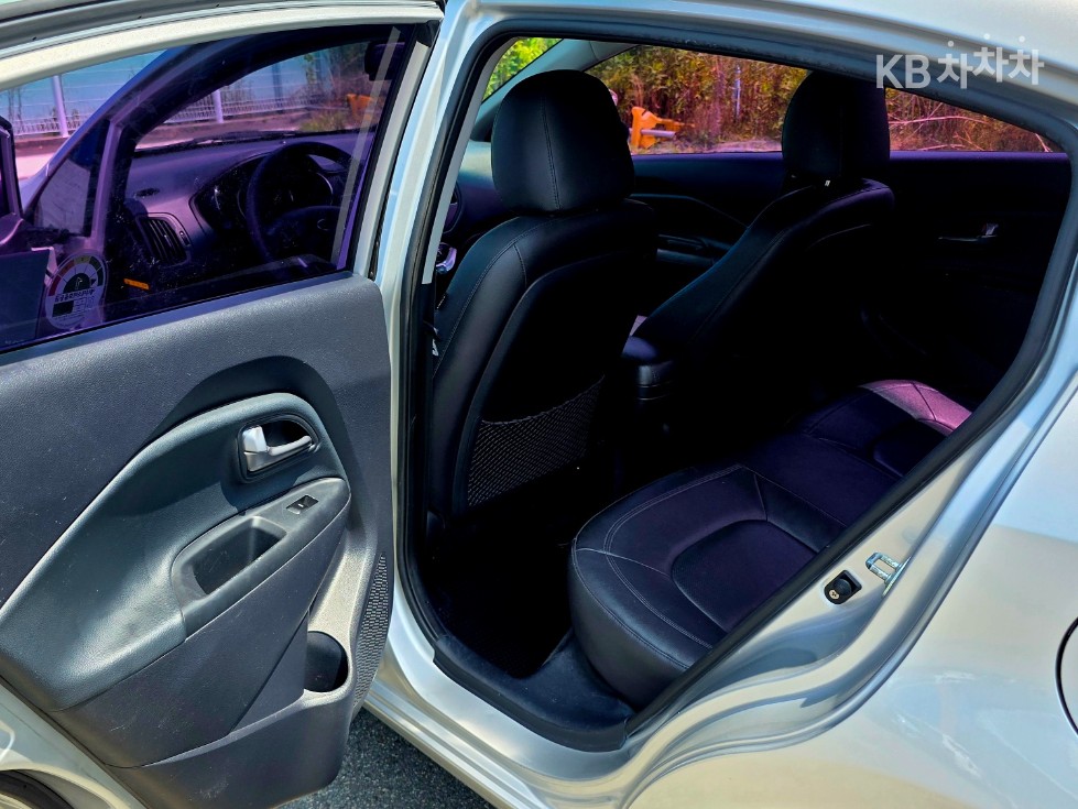 2012 - kia pride