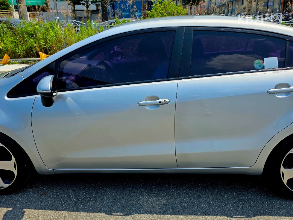 2012 - kia pride