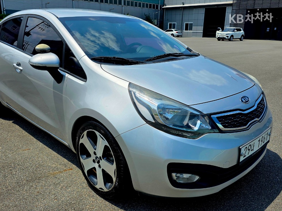 2012 - kia pride