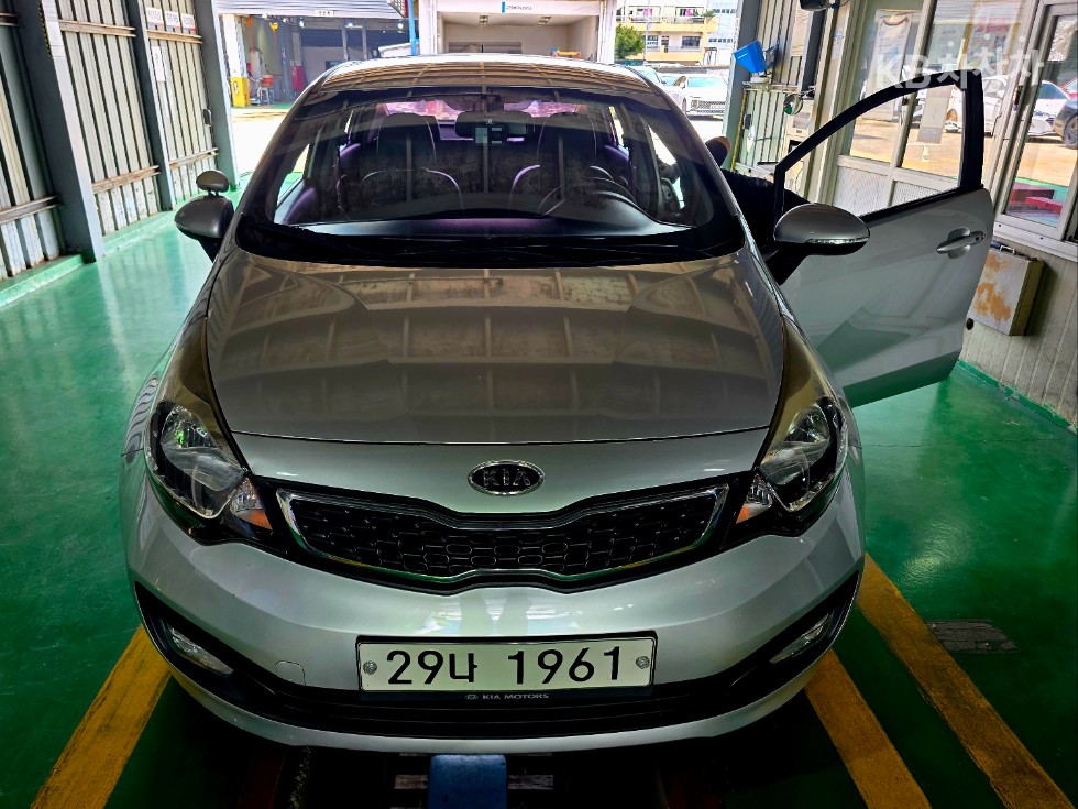2012 - kia pride
