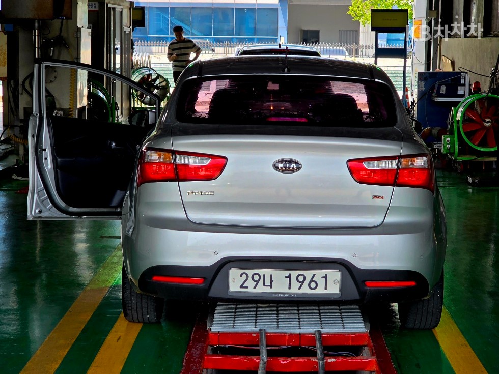 2012 - kia pride
