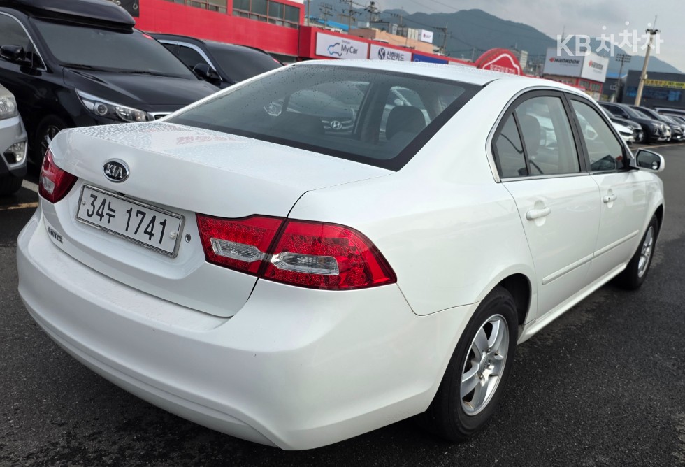 Kia K5 — miniaturë 5