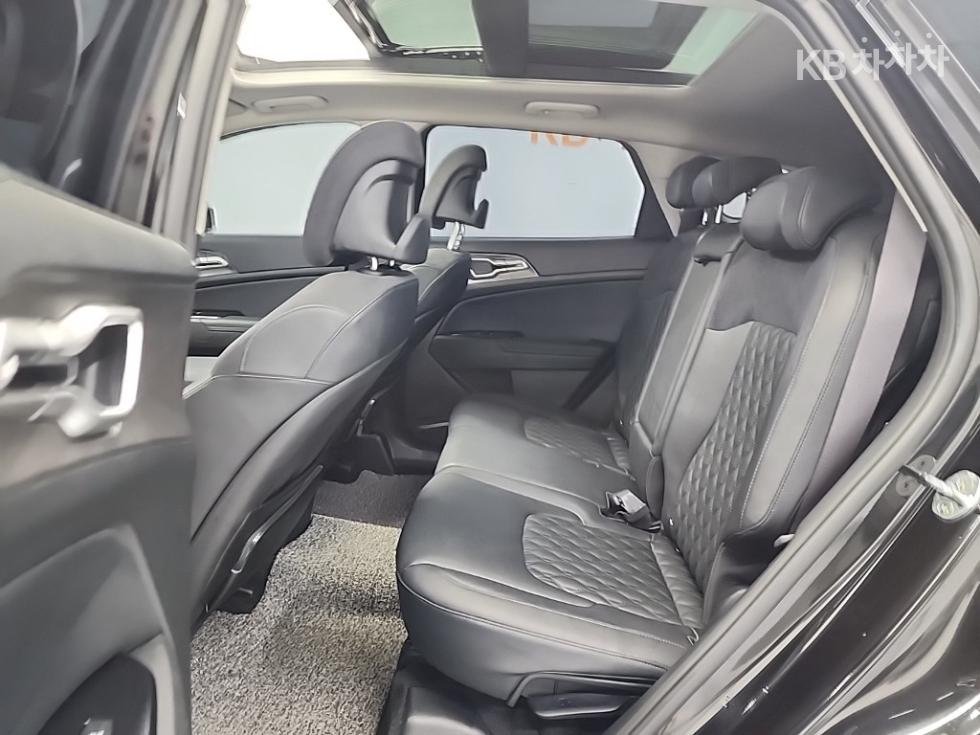 2022 - kia sportage
