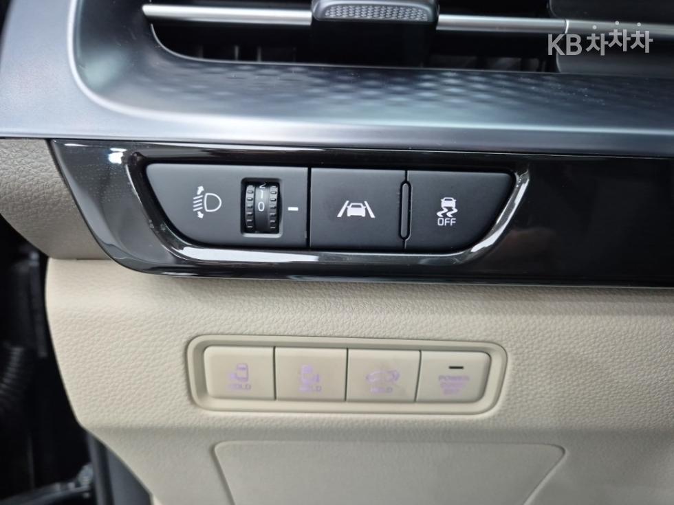 2023 - kia carnival
