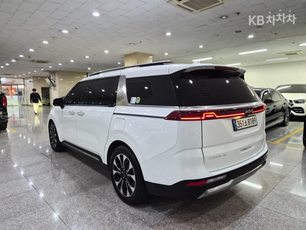 2022 - kia carnival