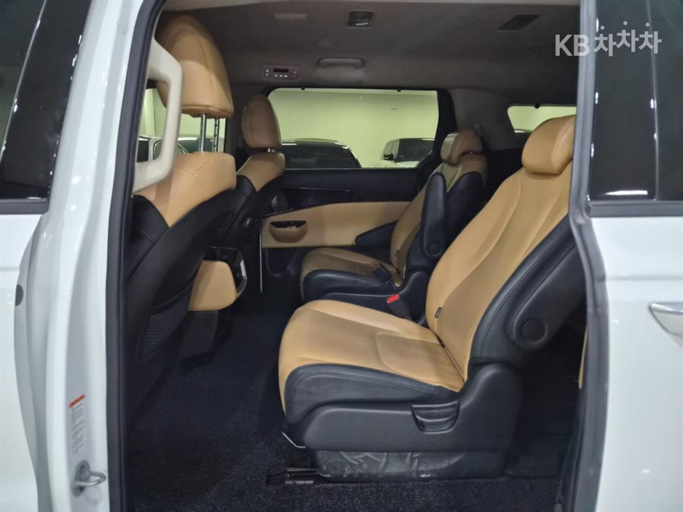 2022 - kia carnival