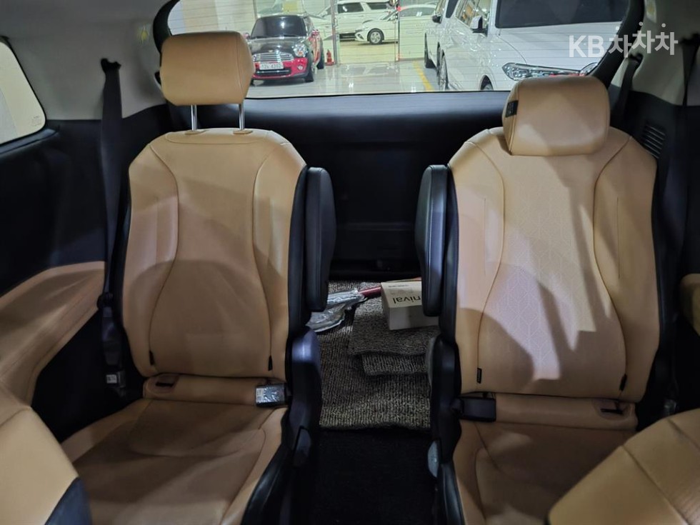 2022 - kia carnival