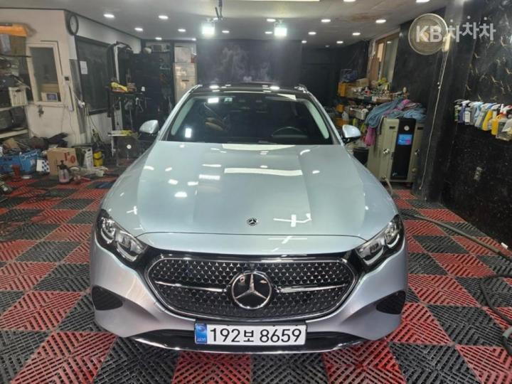 Mercedes-Benz E-Class W214 E200 Avantgrade