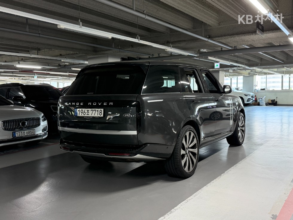 2023 Land Rover (L460) photo
