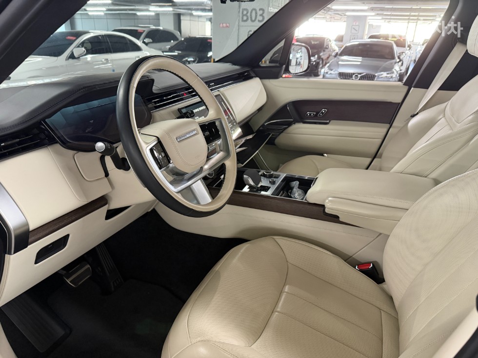 2023 Land Rover (L460) photo