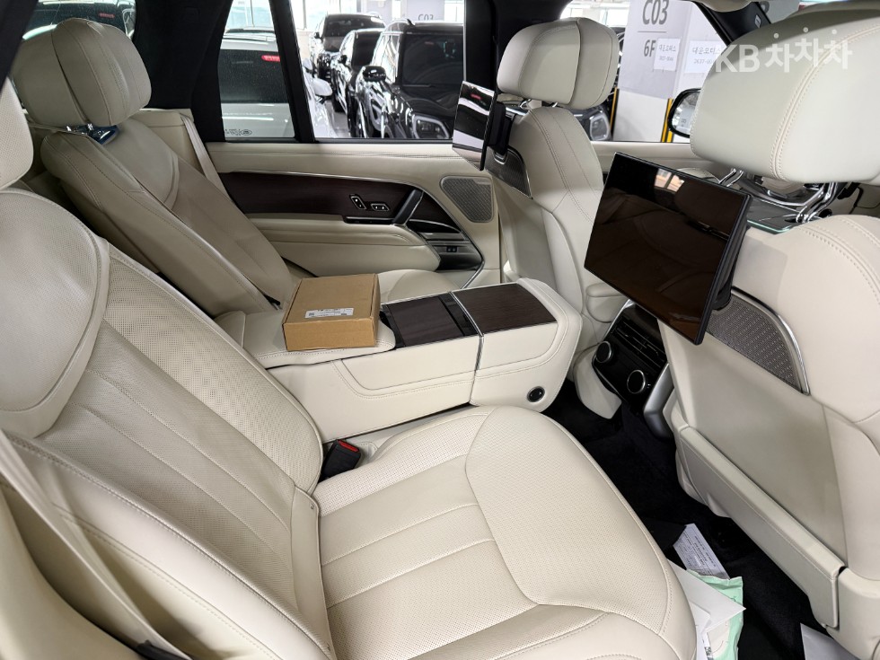 2023 Land Rover (L460) photo