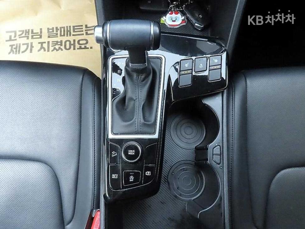 2022 - kia sportage