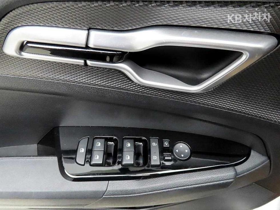 2022 - kia sportage