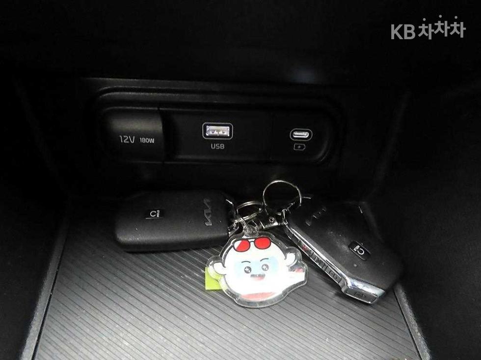 2022 - kia sportage