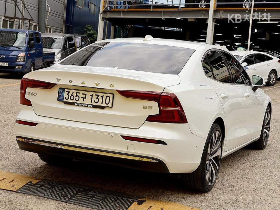 2025 - volvo s60