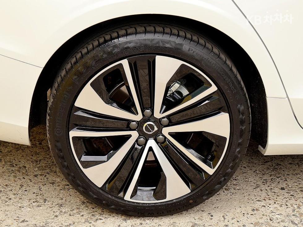 2025 - volvo s60