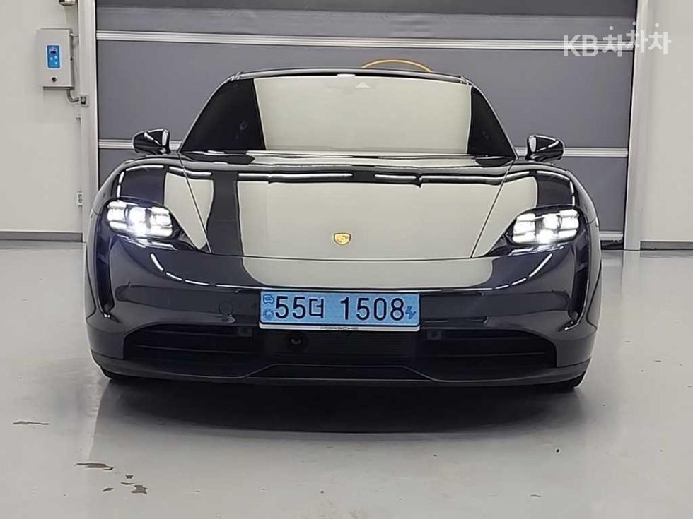 포르쉐 타이칸 2022년식 포르쉐 Taycan Base