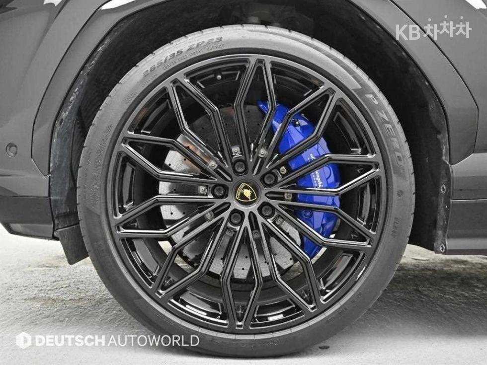 Lamborghini Urus — miniaturë 5
