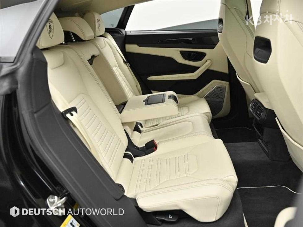Lamborghini Urus — miniaturë 12