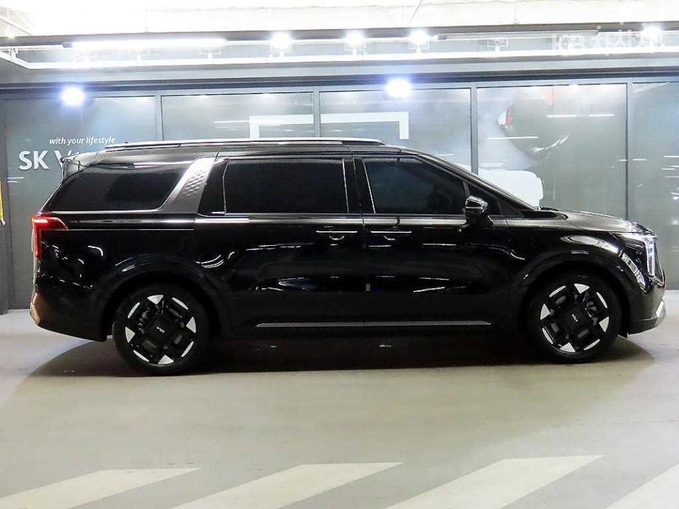 2023 Kia 4 photo