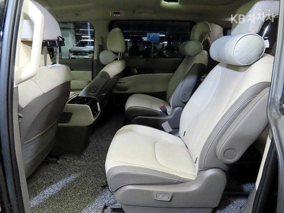 2023 Kia 4 photo