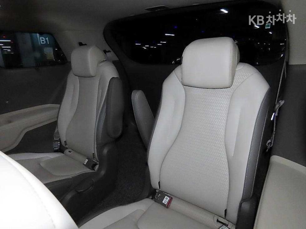 2023 Kia 4 photo