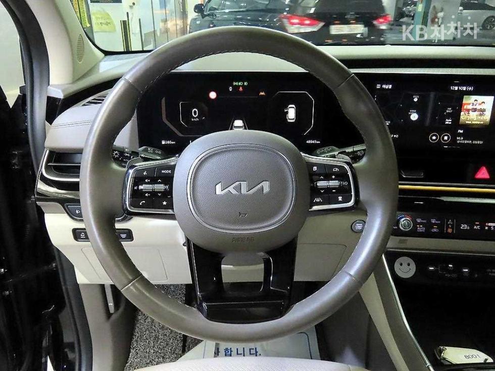 2023 Kia 4 photo