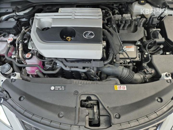 Lexus UX 250h F SPORT 6