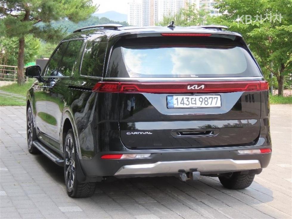 2022 - kia carnival